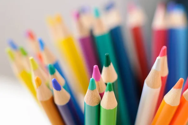 Groupe de crayons de couleurs vives pour le dessin — Photo