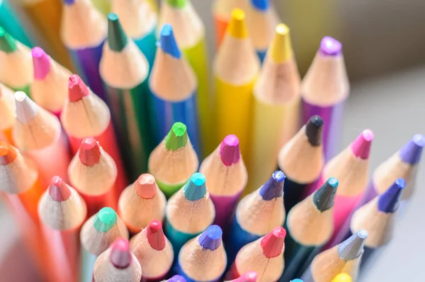 描画のための明るい色鉛筆のグループ — ストック写真
