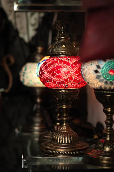 Czerwony kolor mozaika stół lampa arabski styl — Zdjęcie stockowe