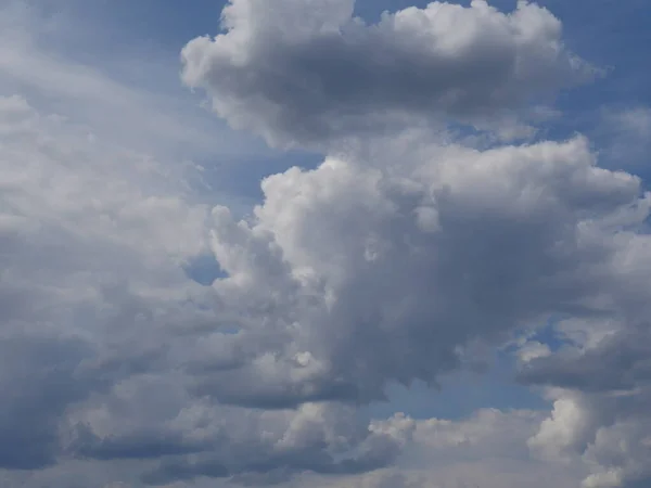 Μπλε Ουρανός Άσπρα Σύννεφα Καλοκαίρι — Φωτογραφία Αρχείου
