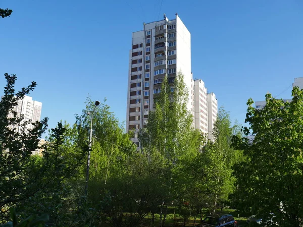 Stadtansicht Blauer Himmel Sommerzeit — Stockfoto