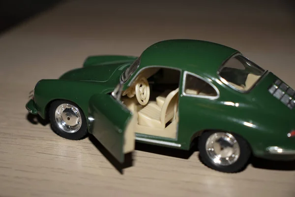 Κοντινό Πλάνο Ενός Πράσινου Αυτοκινήτου Παιχνιδιών — Φωτογραφία Αρχείου