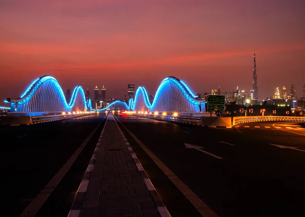 Puente Iluminado Meydan Vista Ciudad Dubai Atardecer — Foto de Stock