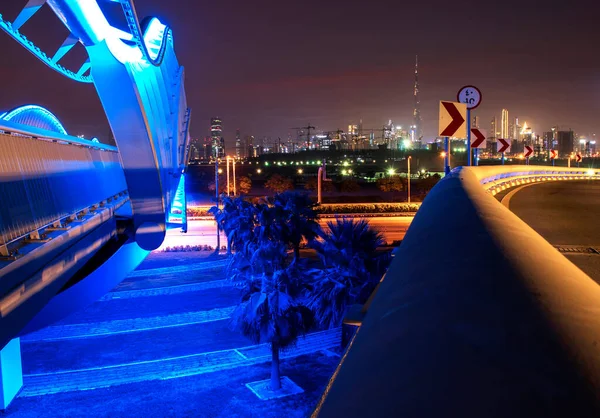 Puente Iluminado Meydan Vista Ciudad Dubai Atardecer — Foto de Stock