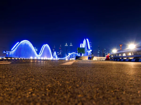 Puente Iluminado Meydan Vista Ciudad Dubai Atardecer — Foto de Stock
