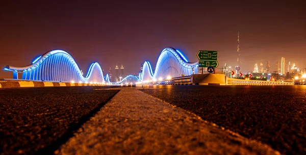 Podświetlony Most Meydan Widok Dubaj Zmierzchu — Zdjęcie stockowe
