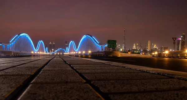 Puente Iluminado Meydan Vista Ciudad Dubai Atardecer — Foto de Stock