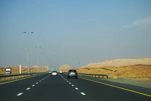Hatta dağlarının BAE 'deki görüntüsü ve yol