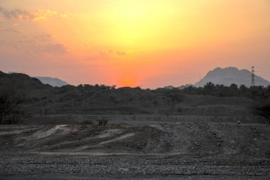 Dağda muhteşem bir gün batımı.
