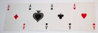 Kağıt oynuyorum. Dört As 'ın kombinasyonu