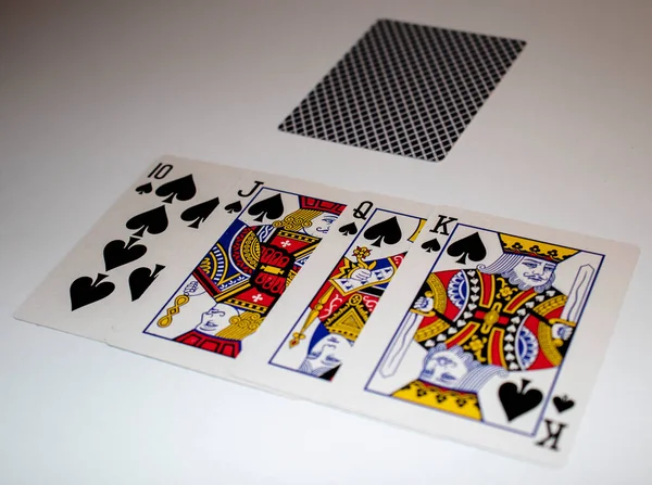 Kağıt oynuyorum. Kraliyet flaşı kombinasyonu.