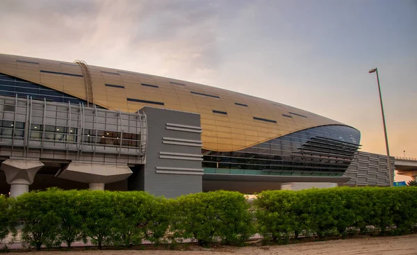 Mall Emirates Metro Station Sunset Золотий Час — стокове фото