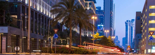 迪拜金融中心路上的小径 — 图库照片