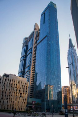 Dubai 'deki Şeyh Zayed Yolu' ndaki bazı gökdelenlerin manzarası. Açık havada.