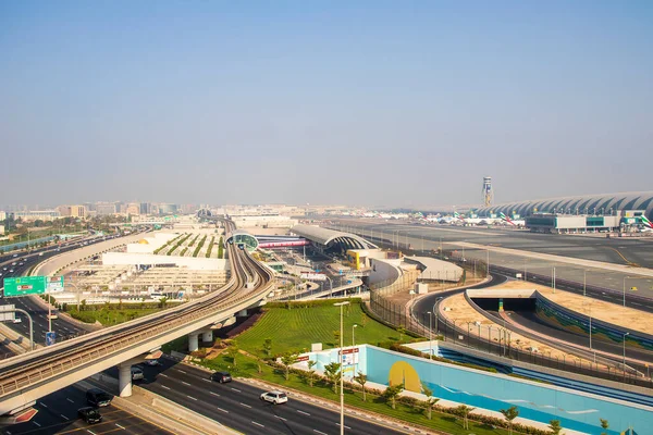 Vue Aéroport International Dubaï Terminal Station Métro Terminal Route Aéroport — Photo