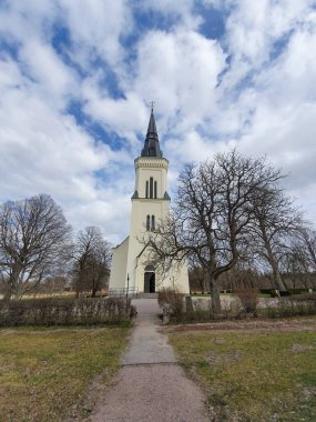 Güzel bir ortaçağ İsveç kilisesi, Hıristiyanlığın erken dönemlerinde inşa edilmiş.