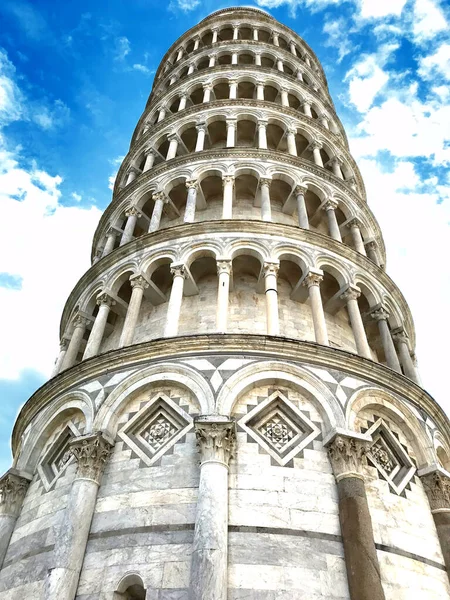 Close Shot Torre Pisa Com Céu Azul — Fotografia de Stock