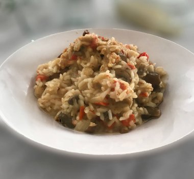 Bir tabak mantar ve portobello.