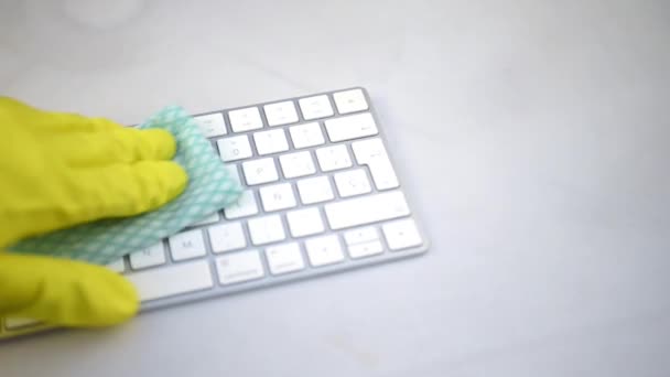 Video Hand Wearing Yellow Gloves Disinfecting Wireless Keyboard — Stock Video