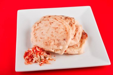  Orta Amerika El Salvador ve Honduras 'tan geleneksel pupusas yemeği.