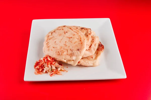  Orta Amerika El Salvador ve Honduras 'tan geleneksel pupusas yemeği.