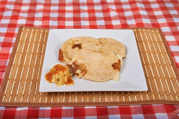Pupusas fotoğrafı Orta Amerika 'dan tipik bir yemek.