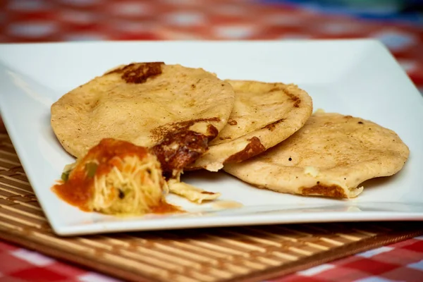 Pupusas fotoğrafı Orta Amerika 'dan tipik bir yemek.