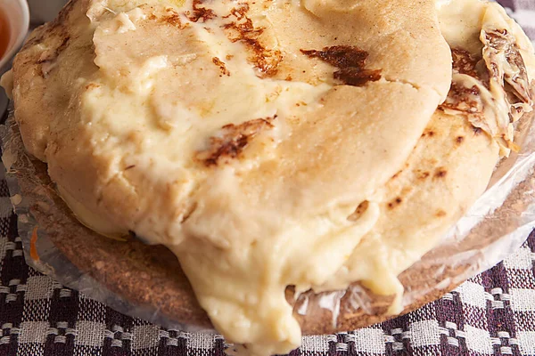 Pupusas fotoğrafı Orta Amerika 'dan tipik bir yemek.