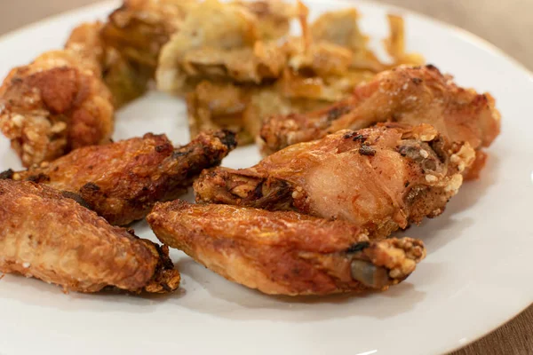 Gebratene Chicken Wings Auf Einem Teller — Stockfoto