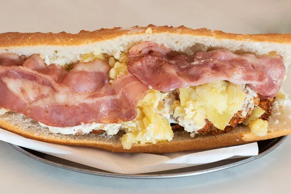 Bacon Poulet Fromage Frites Baguette Sandwich — Photo