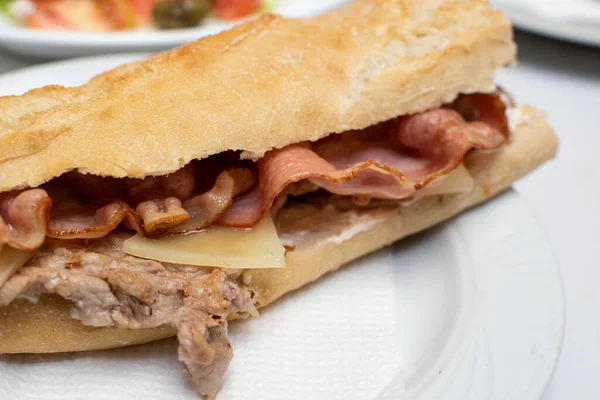 Yummy Pancetta Cotta Formaggio Baguette Sandwich — Foto Stock