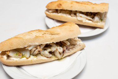 Maydanozlu ve mayonezli sandviç ekmeği.