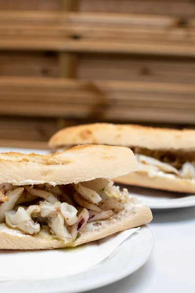 Baguette Sandwich Calamari Con Prezzemolo Maionese — Foto Stock