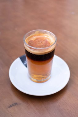 Kahve ve yanık rom Valencia 'dan bir kaşığın yanında tipik.