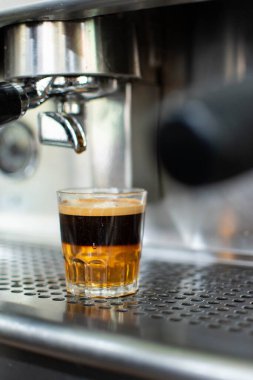 Kahve makinesiyle yakılmış rom.