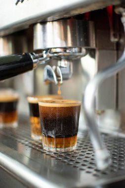 Kahve makinesiyle yakılmış rom.