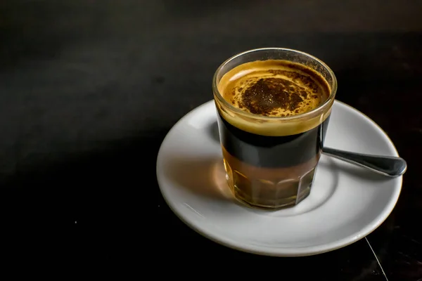 Kaffee Mit Drei Farben Und Zimt Drauf — Stockfoto