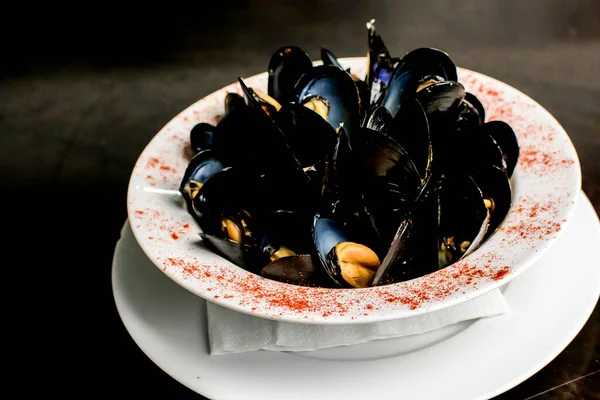 Mejillones Cocidos Plato Con Pimentón — Foto de Stock