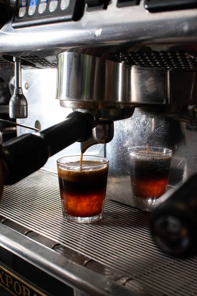 Kaffee Kochen Einer Kaffeemaschine Mit Rum — Stockfoto