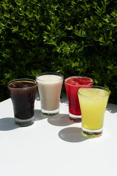 Různé Druhy Slush Nápojů Bílá Červená Cola Citron Bílá — Stock fotografie