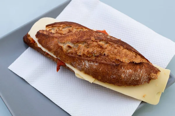Сэндвич Сыром Мясом Сверху — стоковое фото