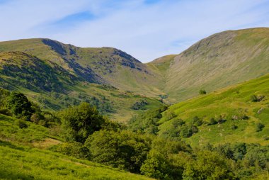 İngiltere 'de Lake District' te bir vadi boyunca görünüm