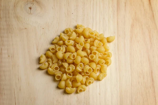 Montón Pasta Tiburón Crudo Sobre Una Mesa Madera Clara — Foto de Stock