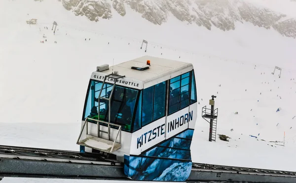 Kaprun Áustria Janeiro 2016 Glacier Jet Cable Car Leva Esquiadores — Fotografia de Stock