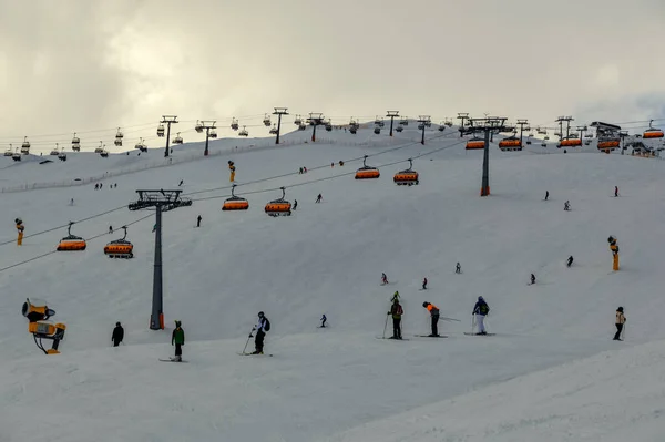 Soelden Áustria Janeiro 2018 Elevador Esqui Passando Sobre Pistas Esqui — Fotografia de Stock