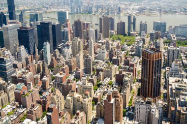 NEW YORK CITY, ABD, 31 Mayıs 2017: New York City, ABD 'deki Manhattan kentsel manzarası üzerine hava manzarası.