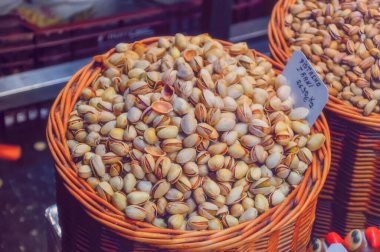 BARCELONA, İspanya, 21 Ağustos 2017: Barcelona, İspanya 'daki La Boqueria Market' te Pistachio.