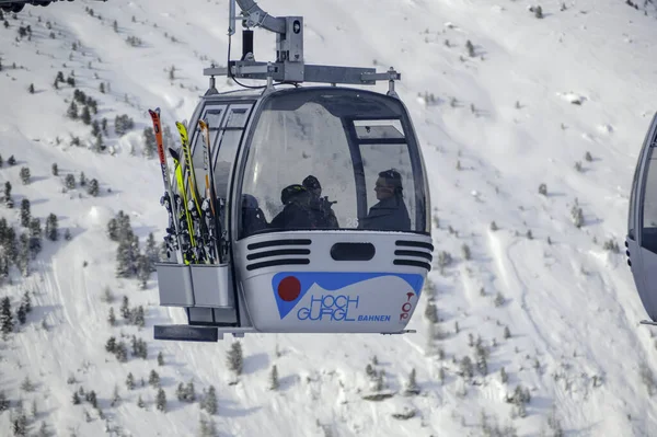 Hochgurgl Αυστρια Ιανουάριος 2018 Μια Καμπίνα Σκι Γόνδολα Ομάδα Σκιέρ — Φωτογραφία Αρχείου