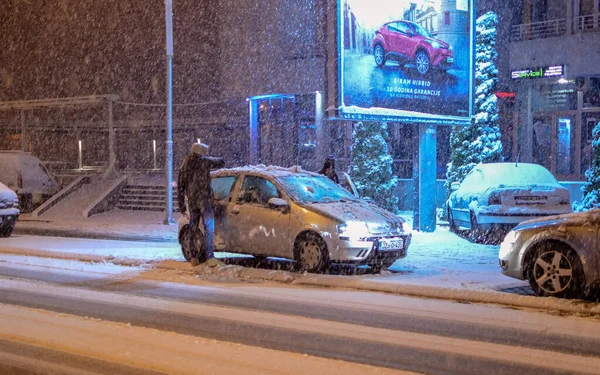 Banjaluka Bosnia Herzegovina February 2018 Young Man Cleaning Car Night — Stock Photo, Image