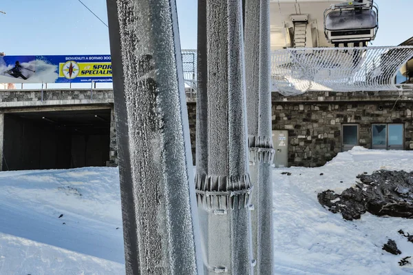 Bormio Itália Janeiro 2017 Pilares Congelados Teleférico Mostram Frio Durante — Fotografia de Stock